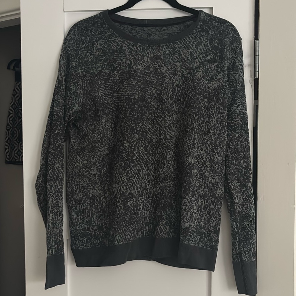 Lululemon workout shirt